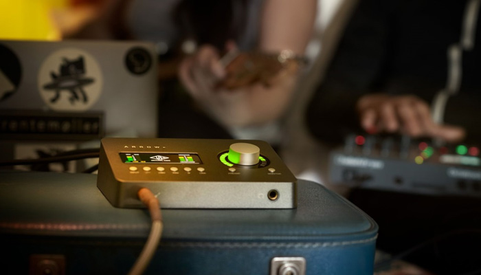 Купить аудиоинтерфейс Universal Audio Arrow по цене 38040 руб. в